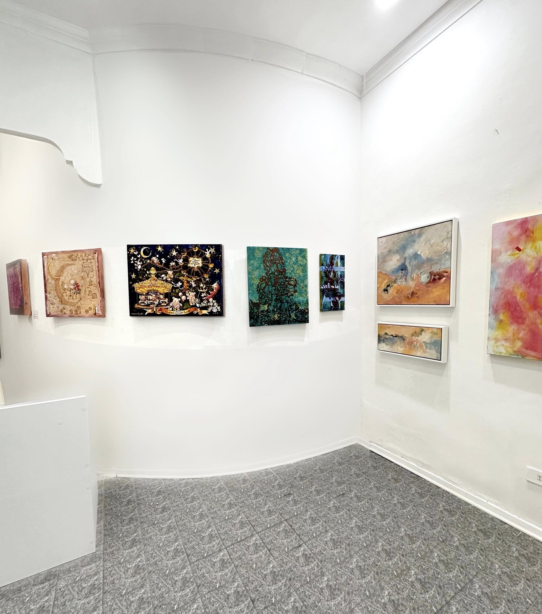 ローマの現代アートギャラリーrossocinabro展示