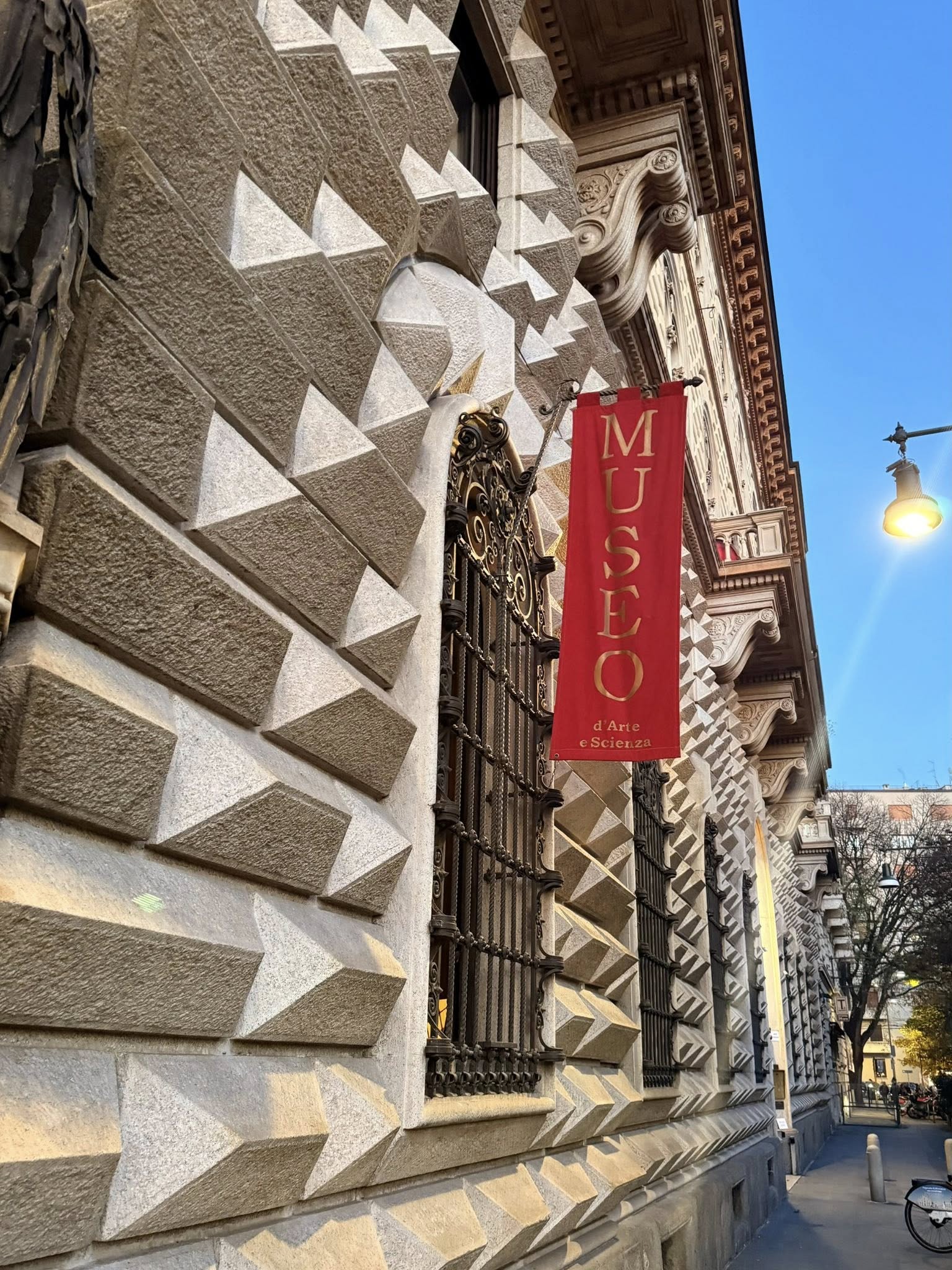 イタリア・ミラノの国際展覧会『In Alis Artis』展